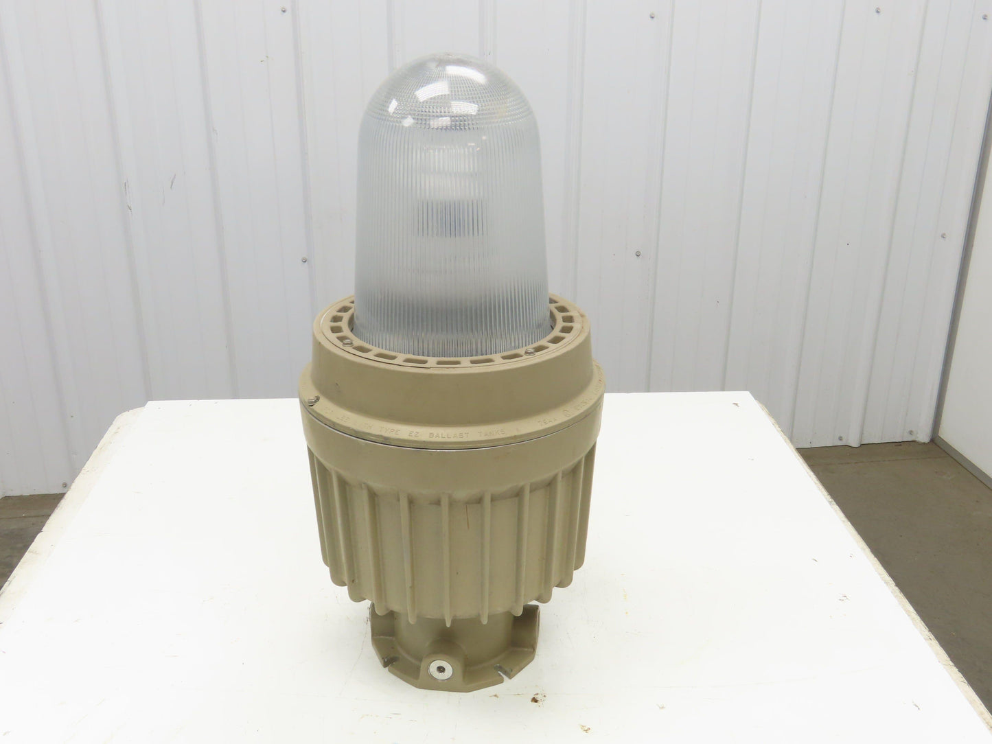 Hubbell Killark EZH400 Hostile Lite HID Metal Halide Light 400W Explosion Proof