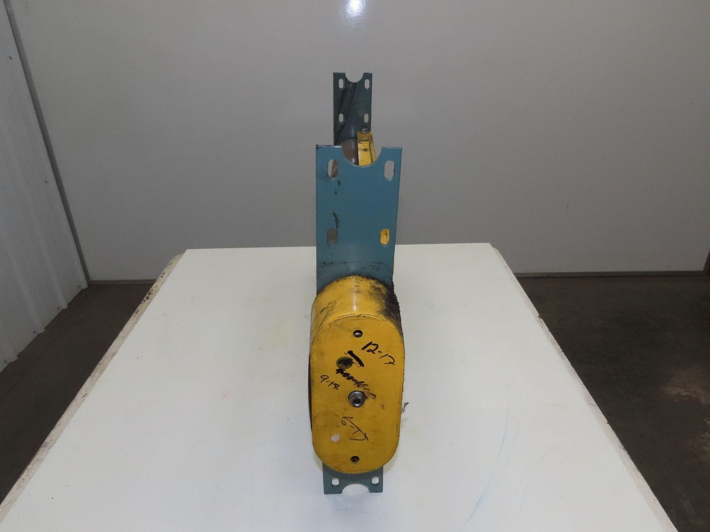 Hytrol 30" Belt Conveyor Flat to Incline Feeder Transition Pulley Chain Drive