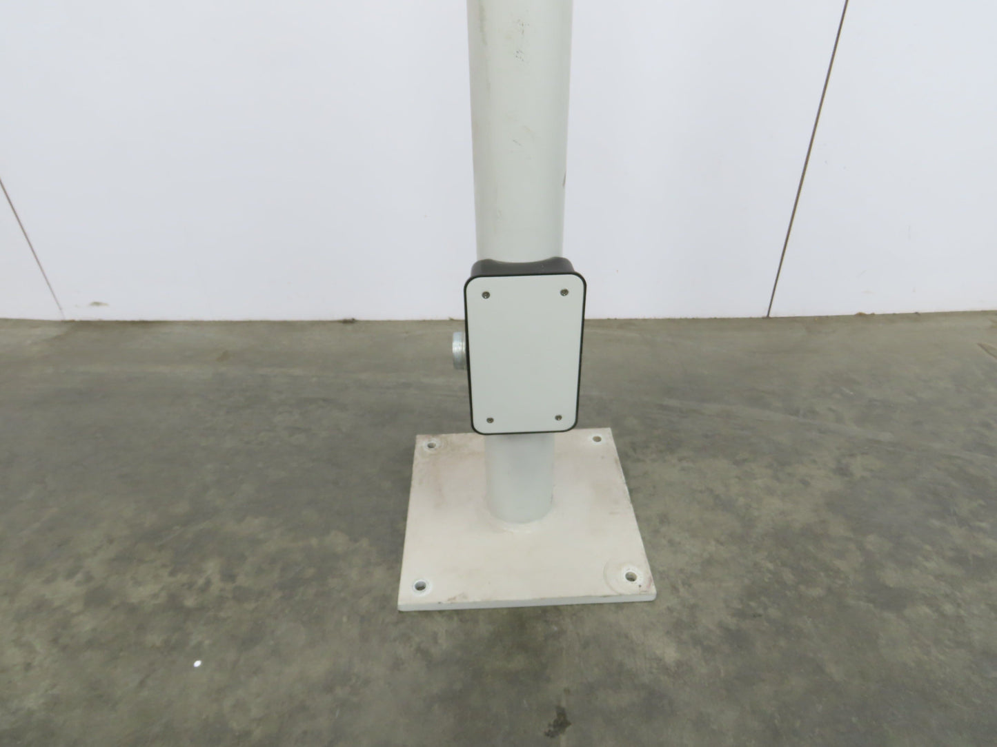 Hoffman FLOORPOST HMI Syspend Vertical Motion Floorpost 3.5" Tube Pull Box