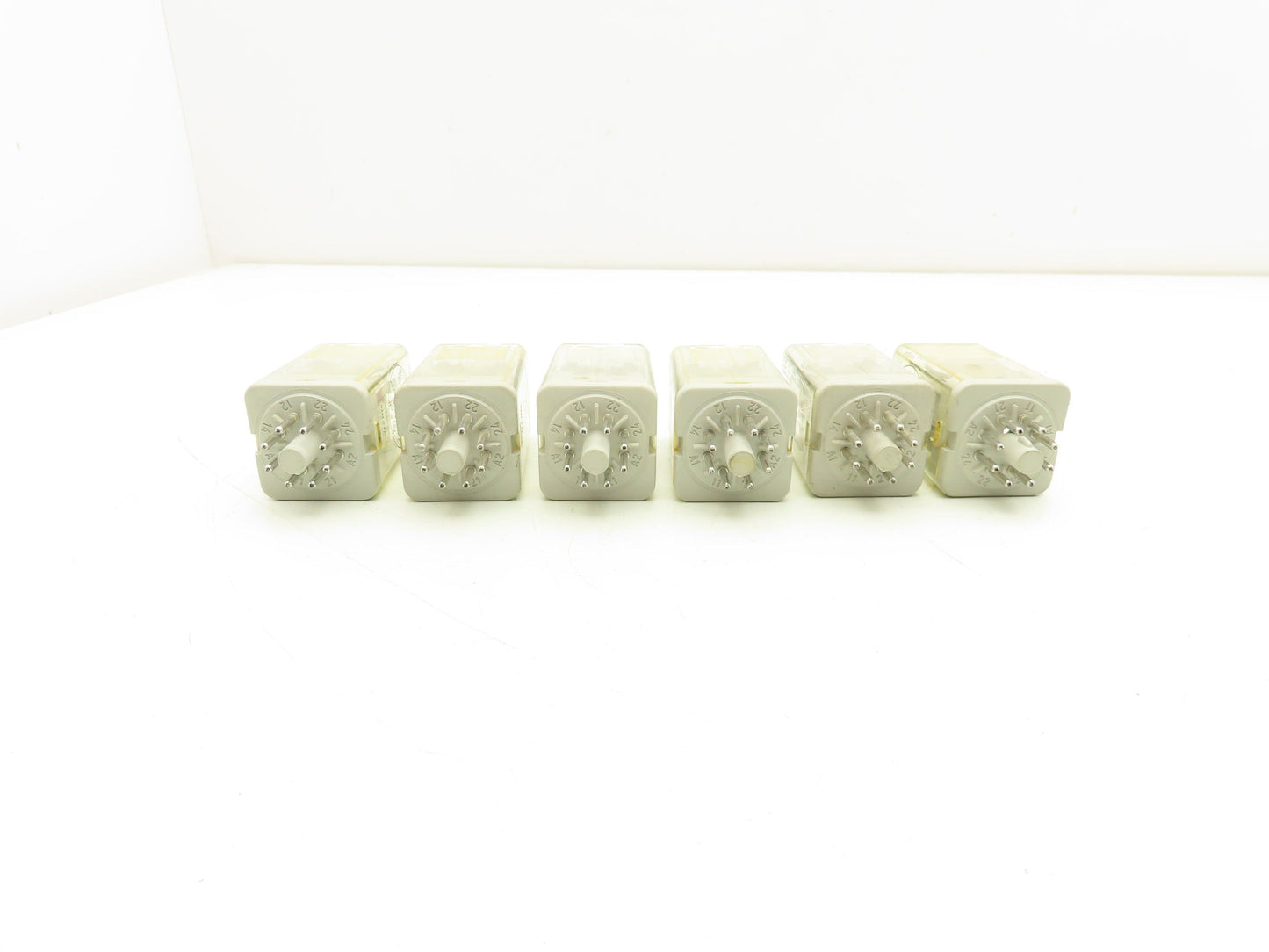 Allen Bradley 700-HA32Z24 Ice Cube Relay 10A 24VDC 8-Pin Ser A Lot of 6