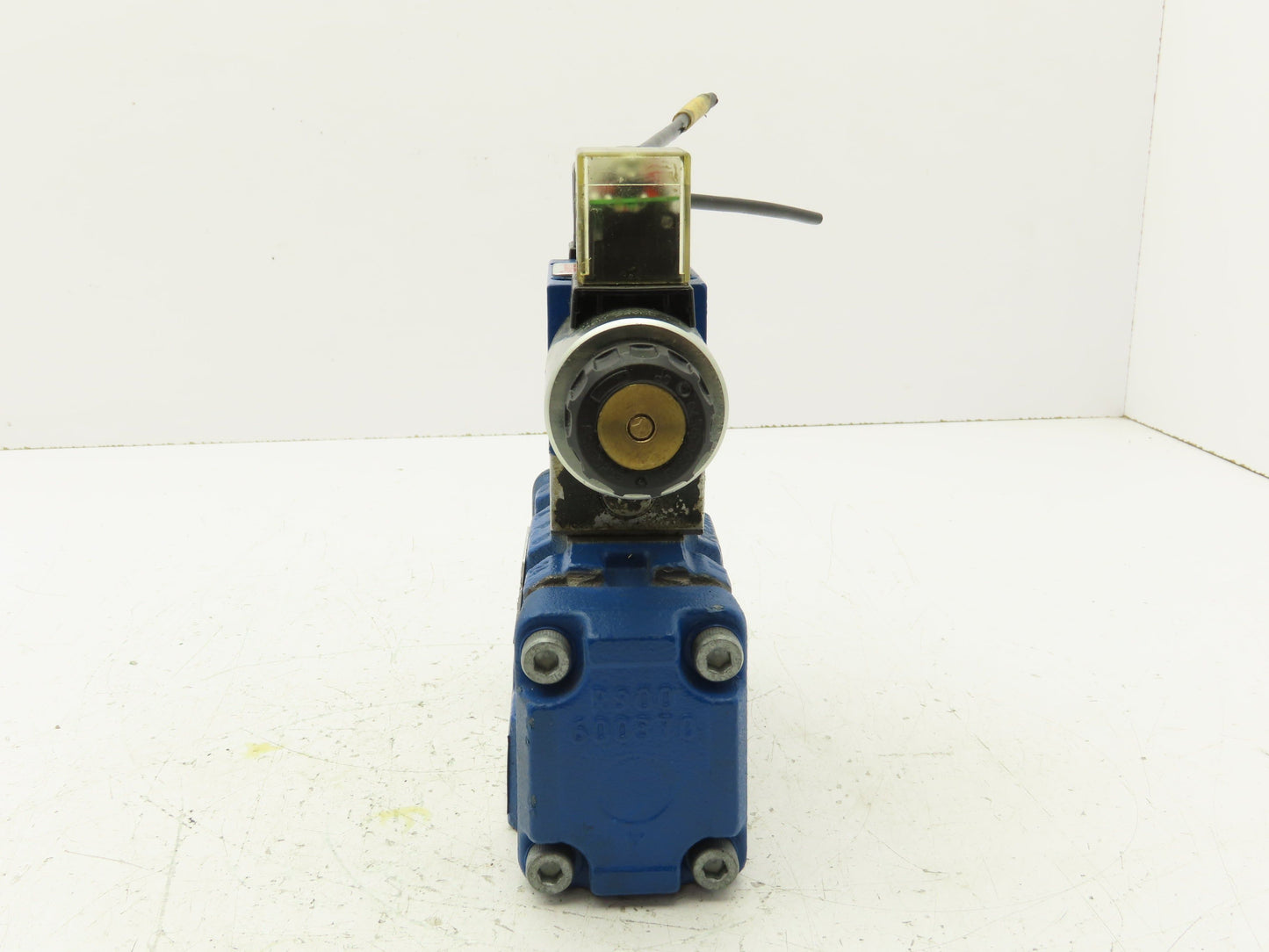 Rexroth 4WEH 10 E47/6EG24N9ETK4/B10 Directional Solenoid Valve 24VDC 4WE6J62