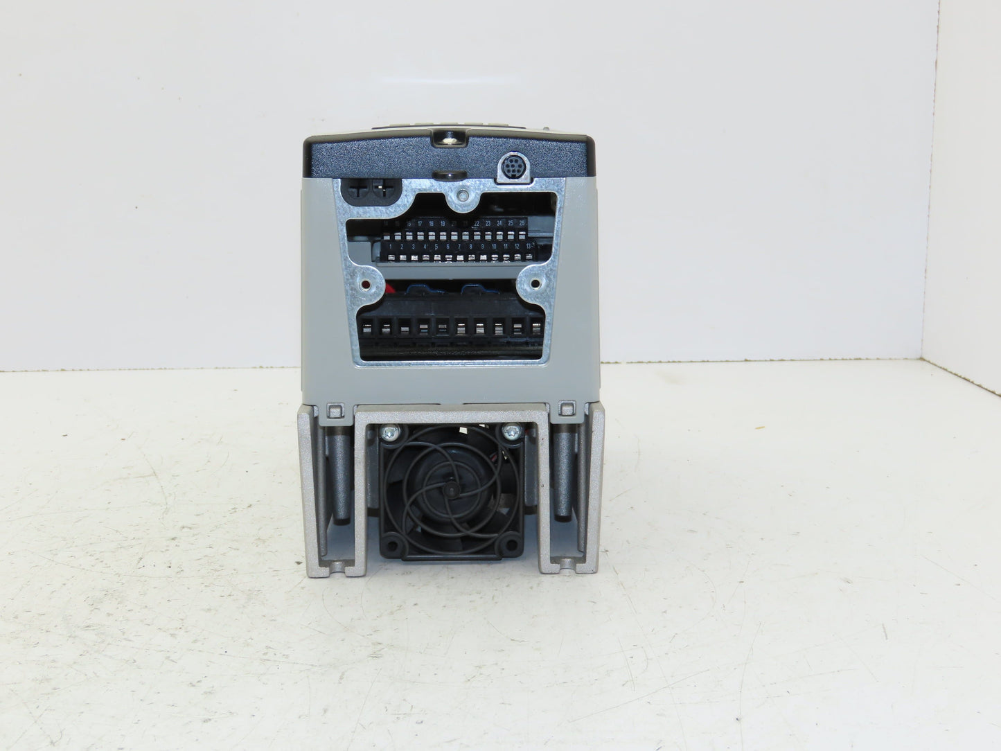 Allen Bradley 20AD3P4A0AYNNNC0 PowerFlex 70 Variable AC Drive VFD 2Hp 480V 3Ph