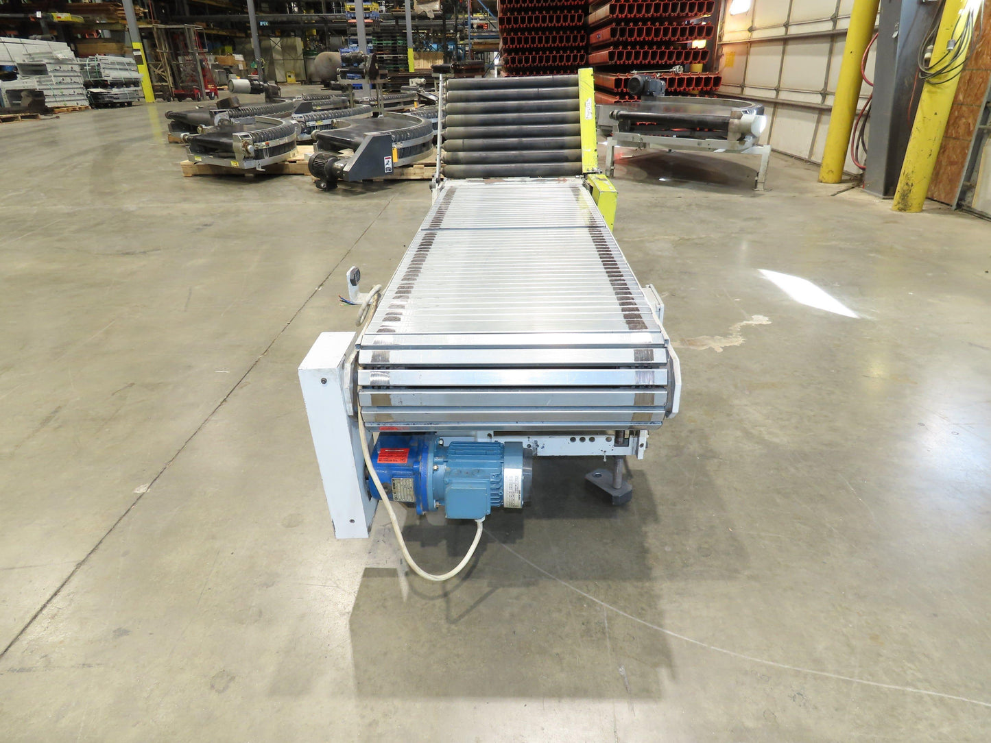 Steel Slat Top Conveyor w/Pneumatic Tilt Roller Bed 460V 3PH Chain Drive