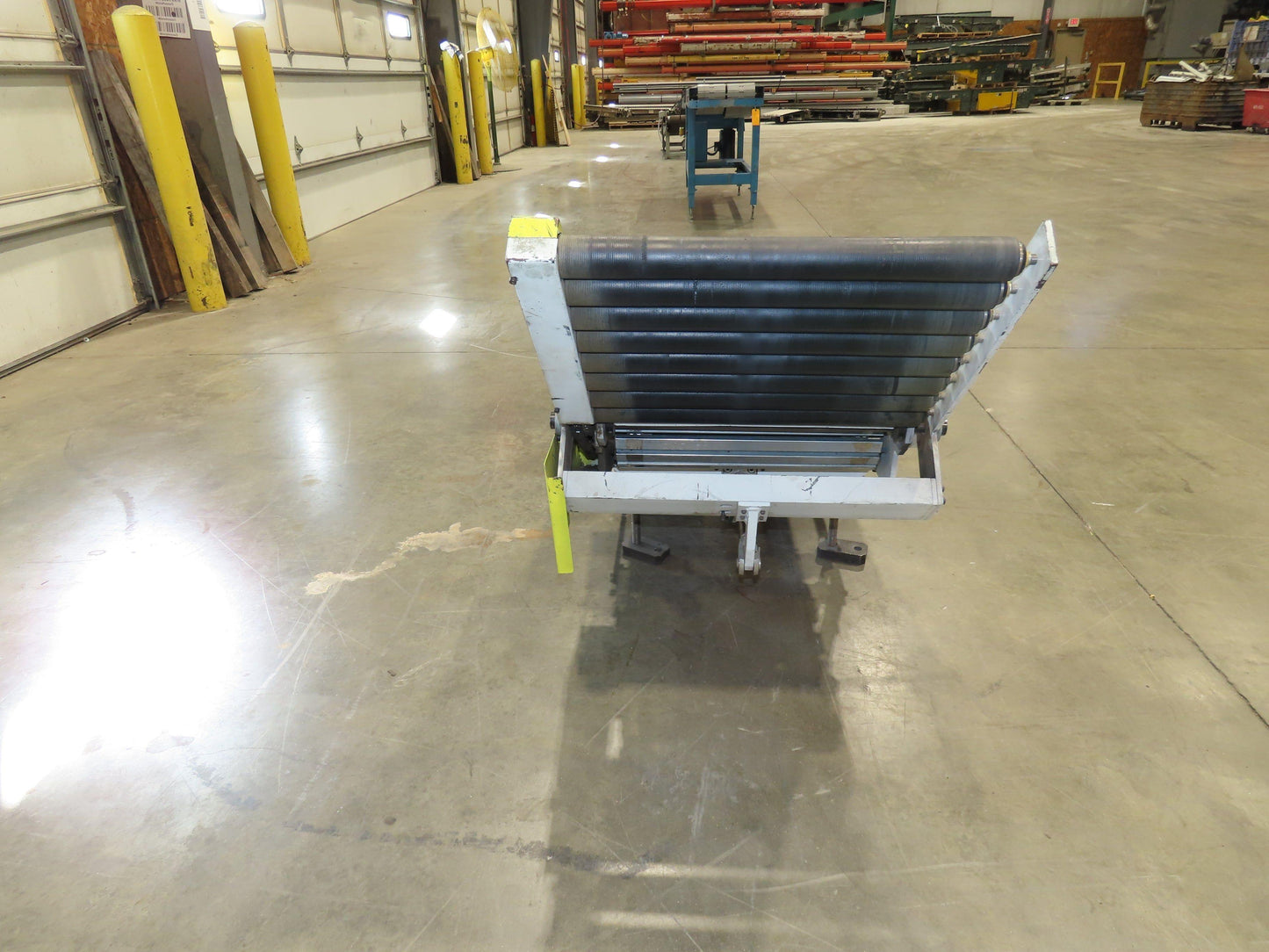 Steel Slat Top Conveyor w/Pneumatic Tilt Roller Bed 460V 3PH Chain Drive