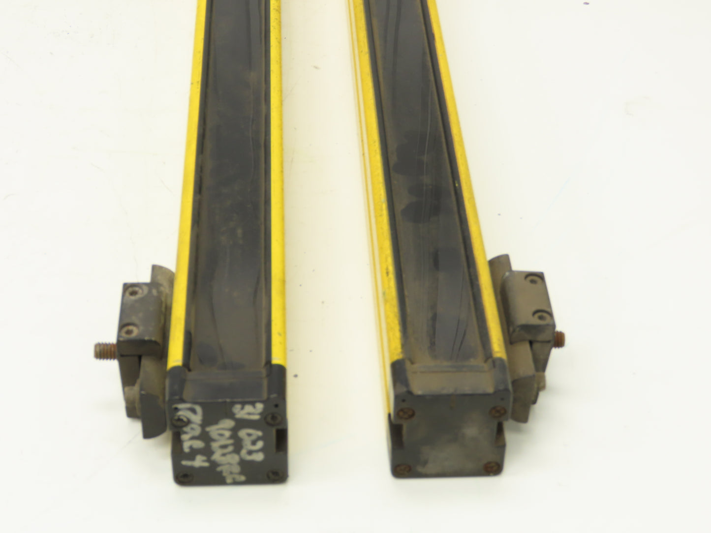 Sick 30-MGS Safety Light Curtain Transmitter Receiver Set MGSS 90-12/MGSE90-12B