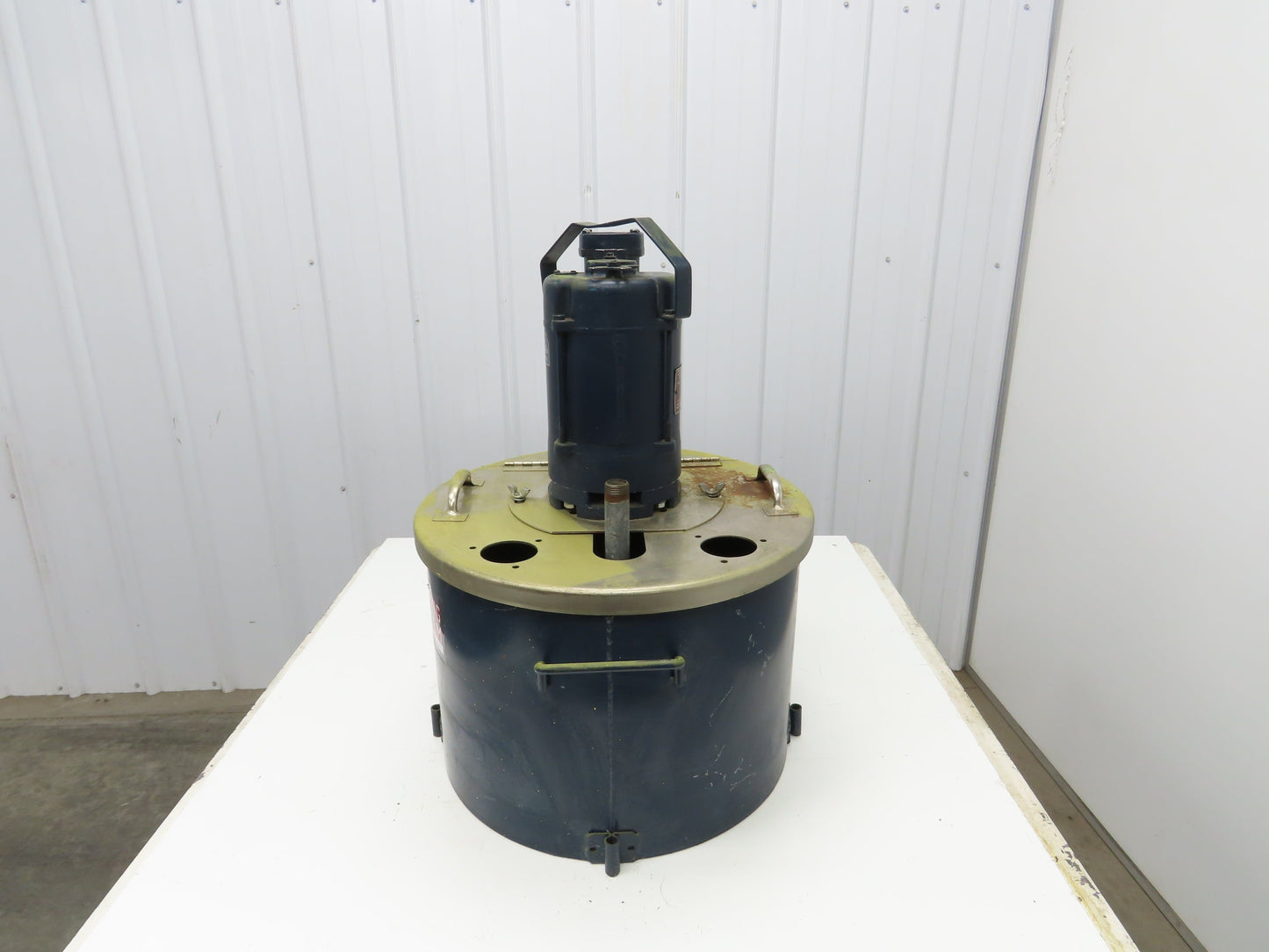 Graymills Superflo Vertical Centrifugal Pump 12 Gal Pail 1/2Hp 115V/230V 1PH