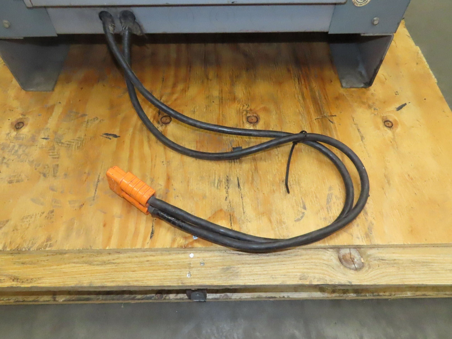 Hobart 3R12-680 Forklift Battery Charger 24V 551-680AH 230/460V 3Ph