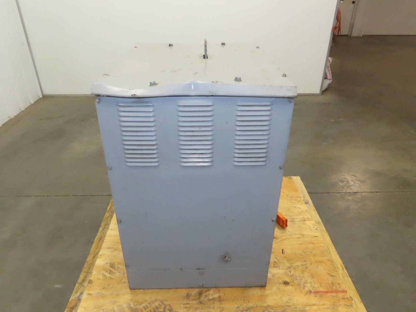 Hobart 3R12-680 Forklift Battery Charger 24V 551-680AH 230/460V 3Ph