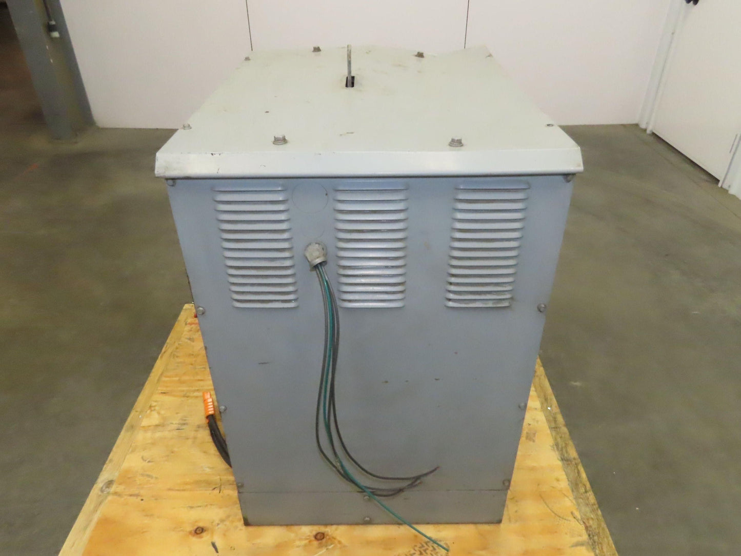 Hobart 3R12-680 Forklift Battery Charger 24V 551-680AH 230/460V 3Ph