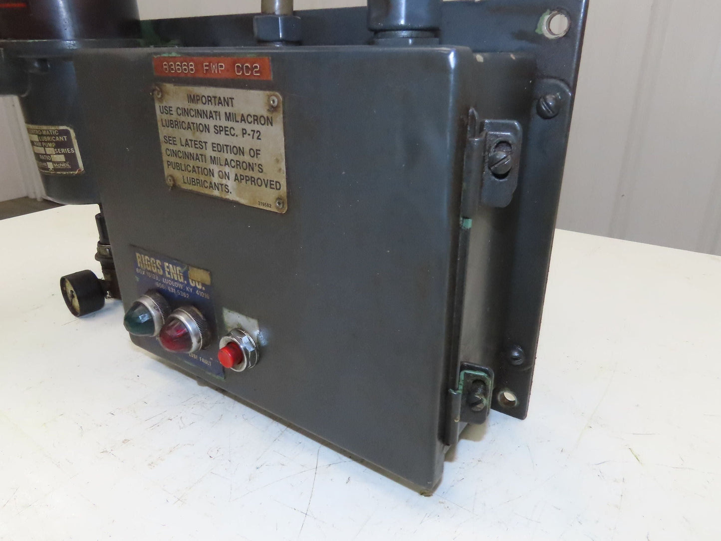 Lincoln 83668 Centro-Matic Pneumatic 20:1 Grease Pump Lubricator 4Lb Reservoir