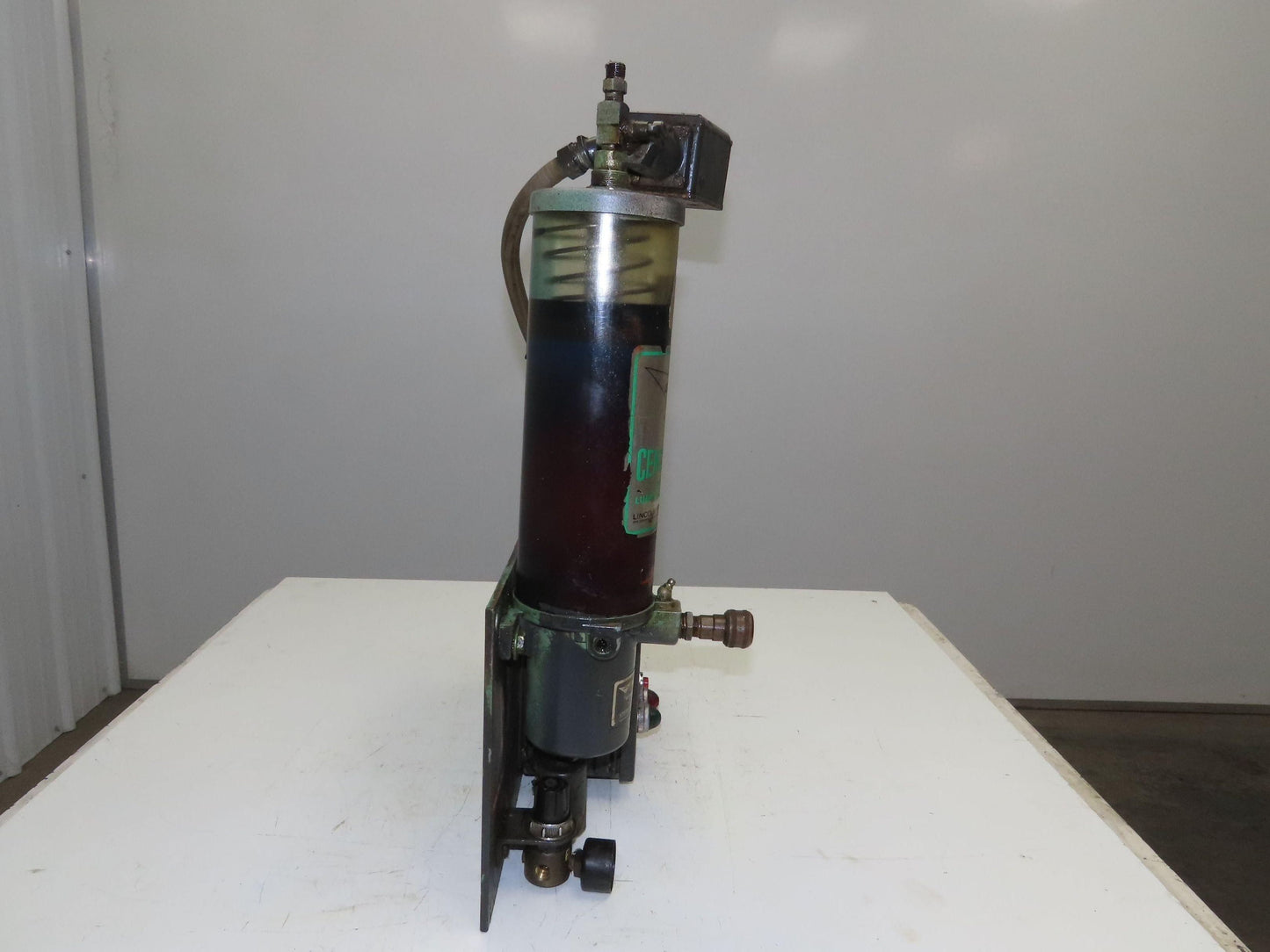 Lincoln 83668 Centro-Matic Pneumatic 20:1 Grease Pump Lubricator 4Lb Reservoir