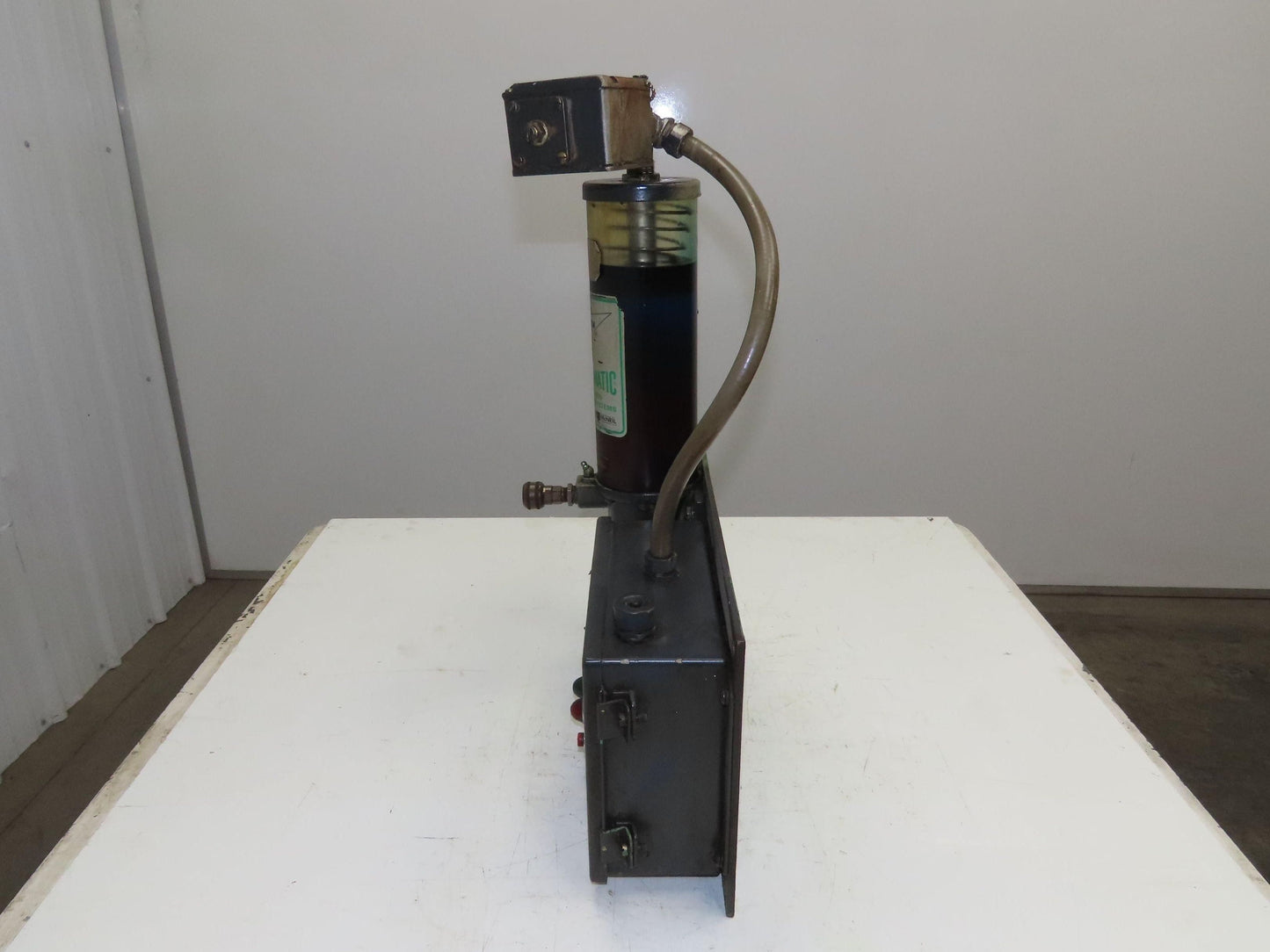 Lincoln 83668 Centro-Matic Pneumatic 20:1 Grease Pump Lubricator 4Lb Reservoir