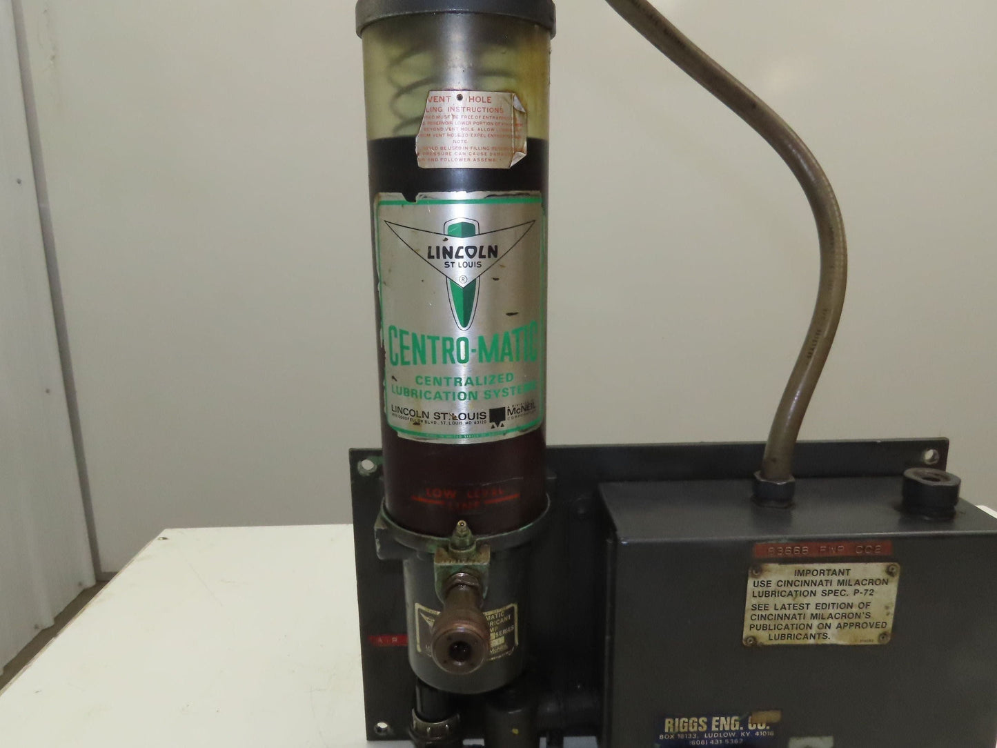 Lincoln 83668 Centro-Matic Pneumatic 20:1 Grease Pump Lubricator 4Lb Reservoir