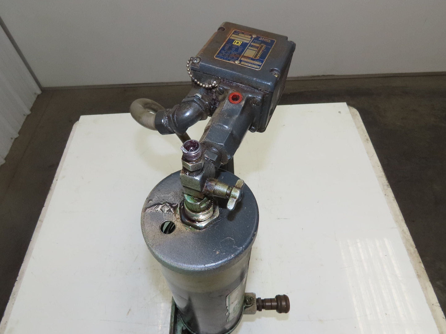 Lincoln 83668 Centro-Matic Pneumatic 20:1 Grease Pump Lubricator 4Lb Reservoir