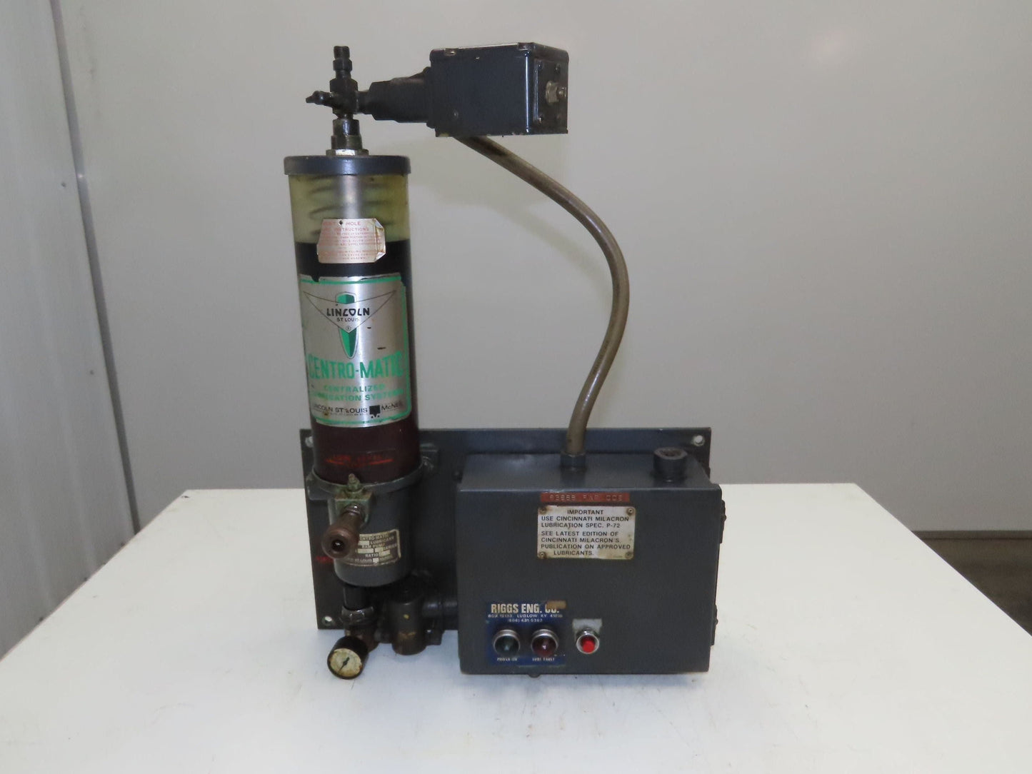 Lincoln 83668 Centro-Matic Pneumatic 20:1 Grease Pump Lubricator 4Lb Reservoir