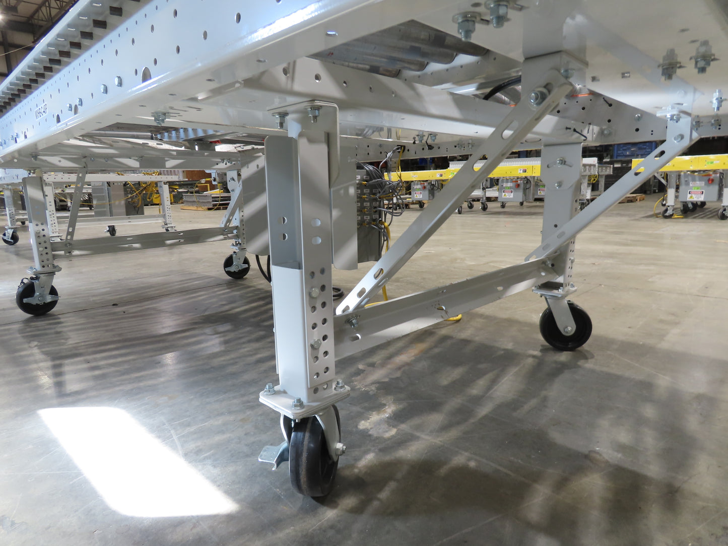 ConveyX 52"x 10' MDR Motorized Roller Conveyor 48"BF Skewed Angle Rollers 115V