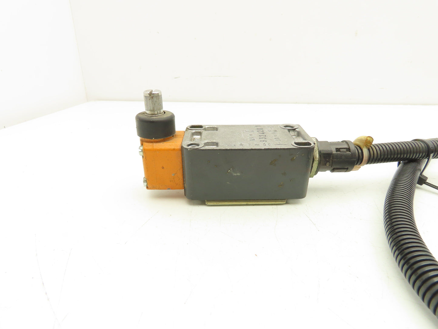 Siemens 3SE3 120-1G-Z Position Limit Switch Roller Lever 230V 6A Lot Of 4
