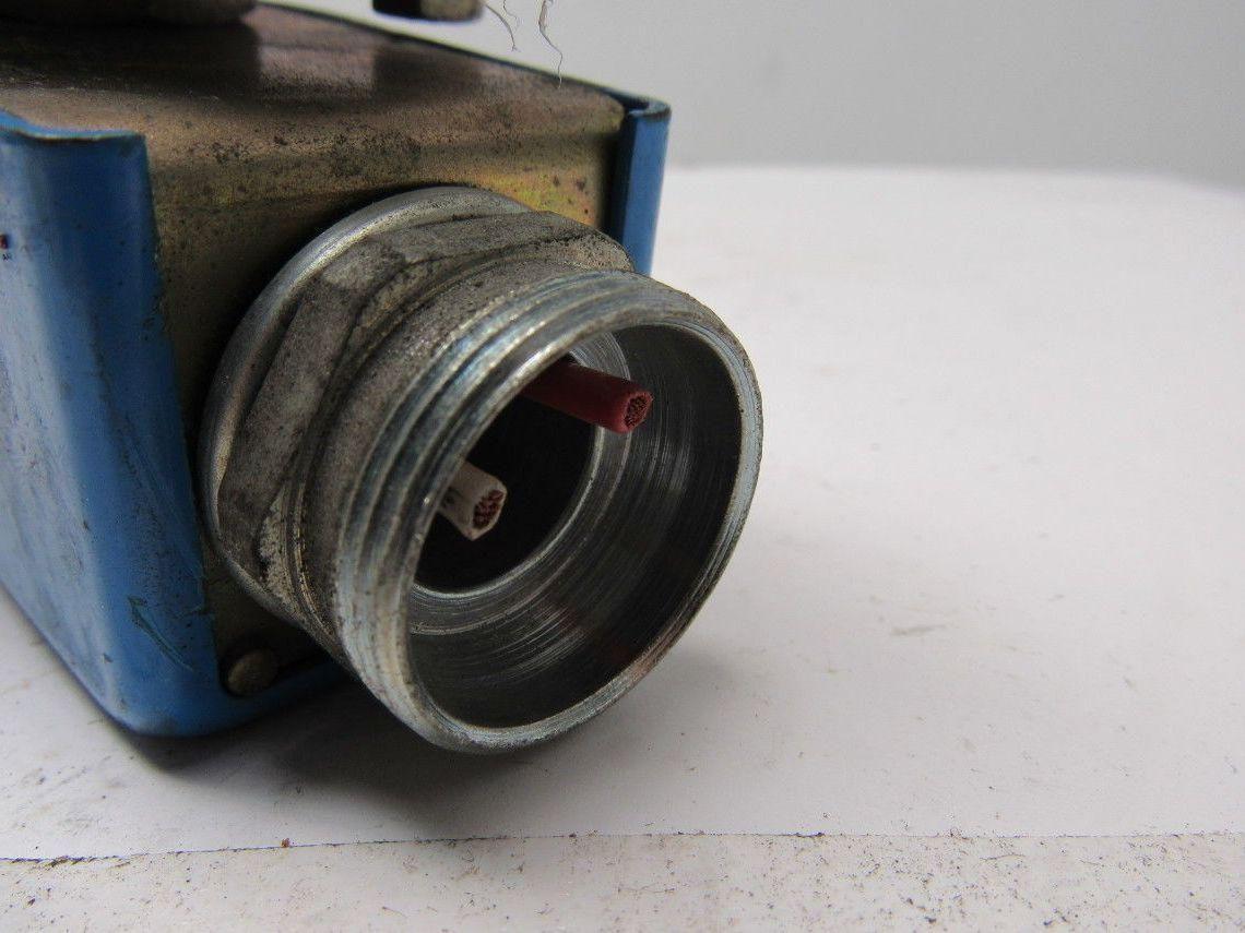 Honeywell 7221GBN51E00A0J222P3 Solenoid Valve 120/60V 10Watts 5/8 Orifice