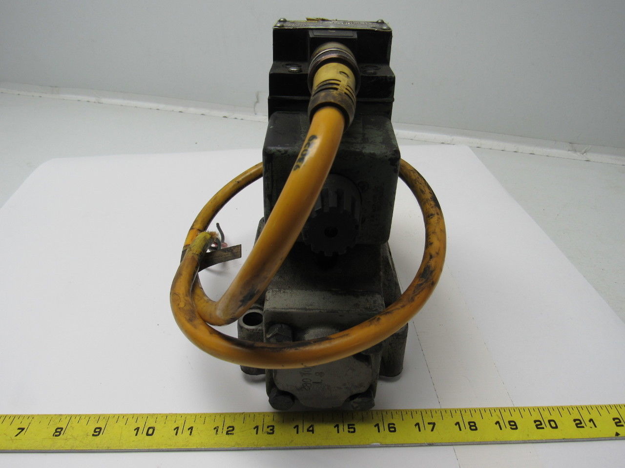 Parker D3W 3C56Y 14 Double Op Solenoid Directional Valve 3000 PSI Max 120V Coil