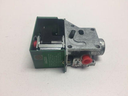 Asco Red Hat Solenoid Valve 8318D019 1/4" npt 120v New 302911