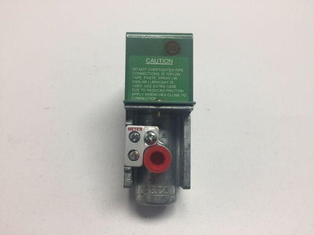 Asco Red Hat Solenoid Valve 8318D019 1/4" npt 120v New 302911