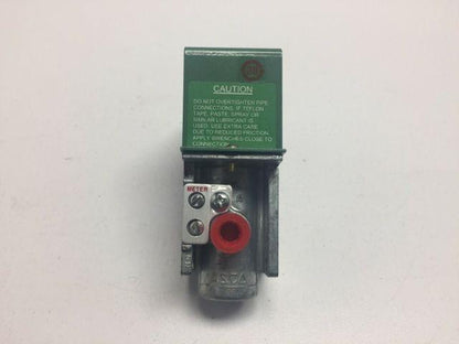 Asco Red Hat Solenoid Valve 8318D019 1/4" npt 120v New 302911