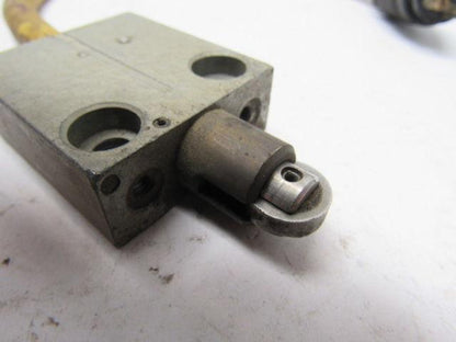 Telemecanique 55875 R B Denison Mini Switch Roller Plunger Limit Switch