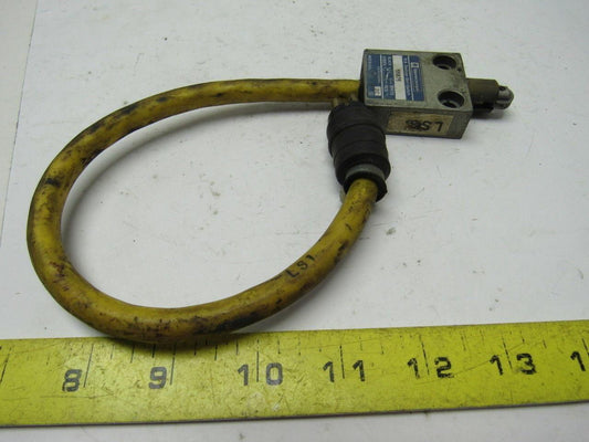 Telemecanique 55875 R B Denison Mini Switch Roller Plunger Limit Switch