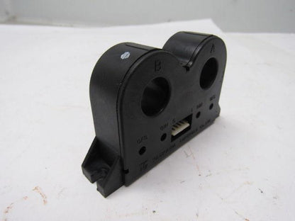YASKAWA HITACHI UND-300W/200/5 Current Transformer From Seiki HT20SII