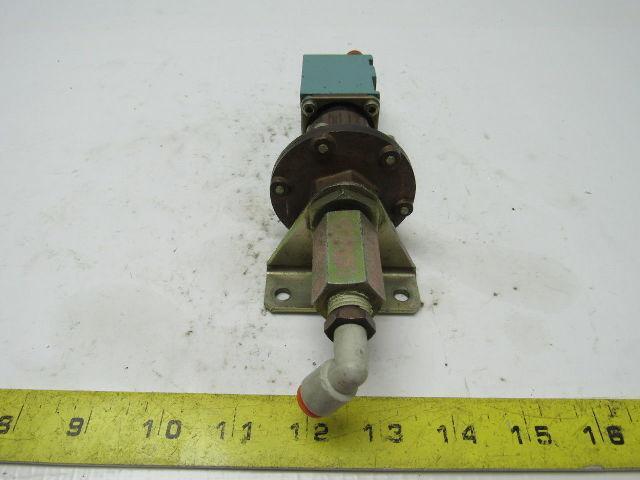 Telemecanique PXM-J117 Adjustable Pressure Limit Switch W/ Bracket 1/8" Ports