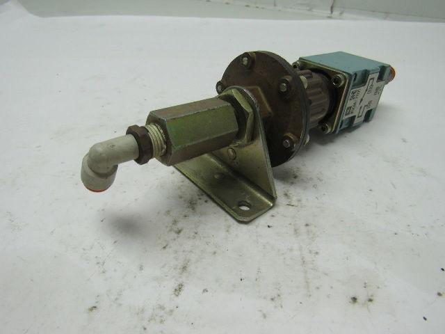Telemecanique PXM-J117 Adjustable Pressure Limit Switch W/ Bracket 1/8" Ports