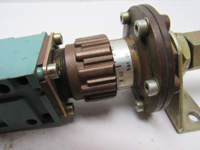 Telemecanique PXM-J117 Adjustable Pressure Limit Switch W/ Bracket 1/8" Ports