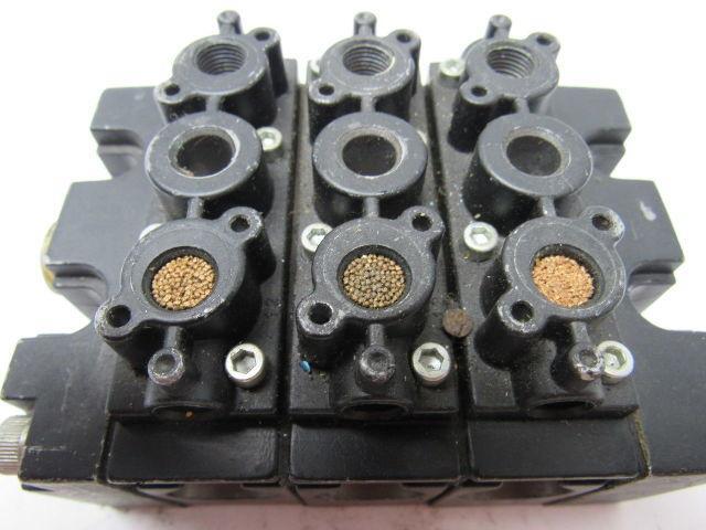 Aro Fluid Power A222PS 1119 4 Way Manifold Air Pilot Directional Valve Block