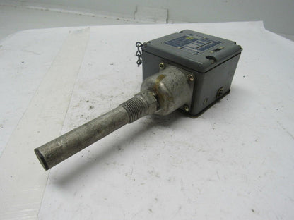 Square D BFW33 Class 9025 Series B Temperature Switch 80-145° F Range 1/2" NPT