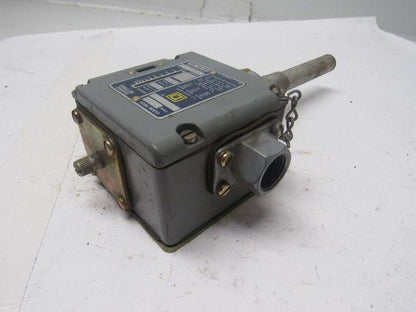 Square D BFW33 Class 9025 Series B Temperature Switch 80-145° F Range 1/2" NPT