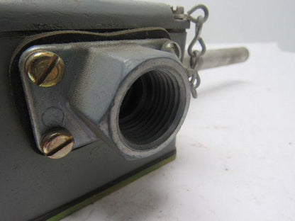 Square D BFW33 Class 9025 Series B Temperature Switch 80-145° F Range 1/2" NPT