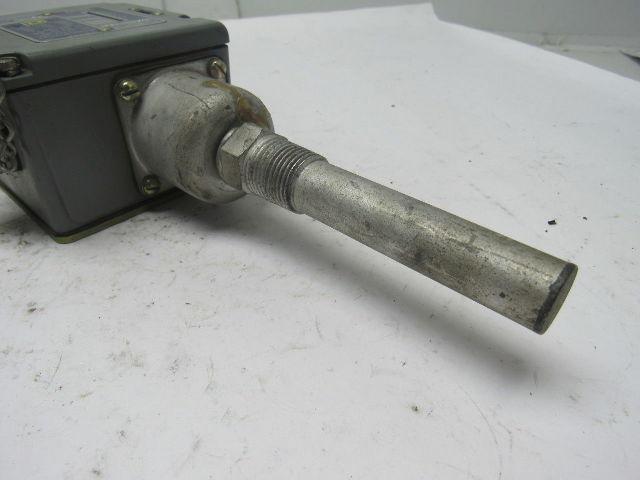 Square D BFW33 Class 9025 Series B Temperature Switch 80-145° F Range 1/2" NPT