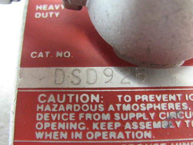 Crouse Hinds Co DSD925 600V 3 Position 2 Circuit Selector Switch Cover