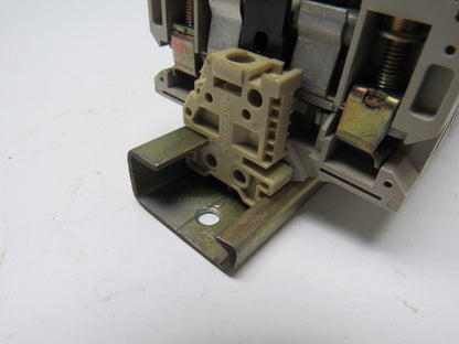 Weidmuller KSKM/32 1/4X1-1/4 Fuse Block Terminal Lot Of 12 With Mounting Rail