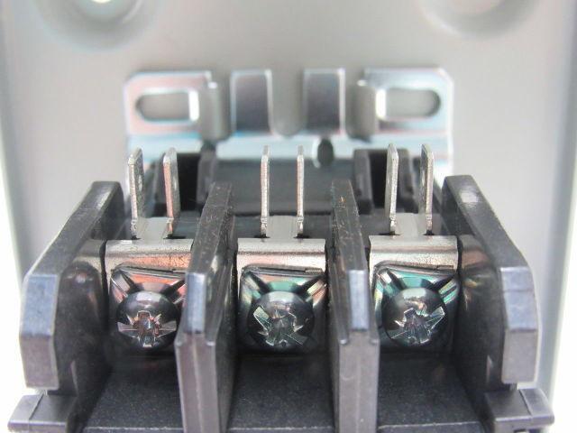 Eaton C25DGD325C-GR1 NEMA 1 Definite Purpose Contactor 3 Pole 25A 440/480V