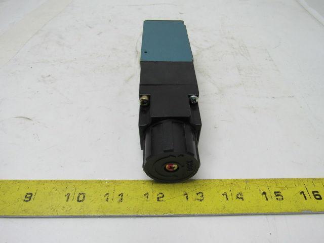 Mac PR82A-GTCA Sandwich Pressure Regulator W/Manual Adjust Locking Knob