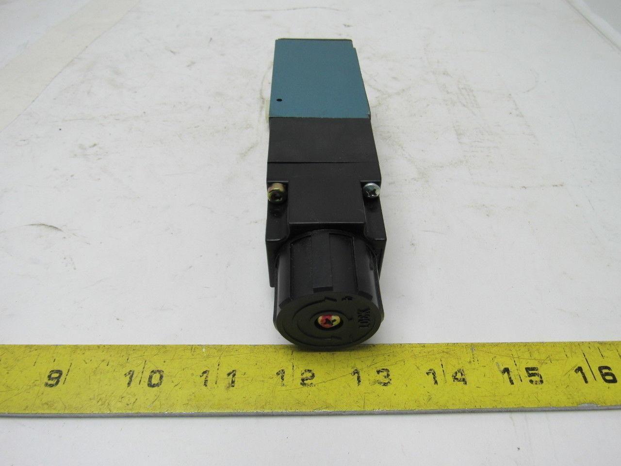 Mac PR82A-GTCA Sandwich Pressure Regulator W/Manual Adjust Locking Knob