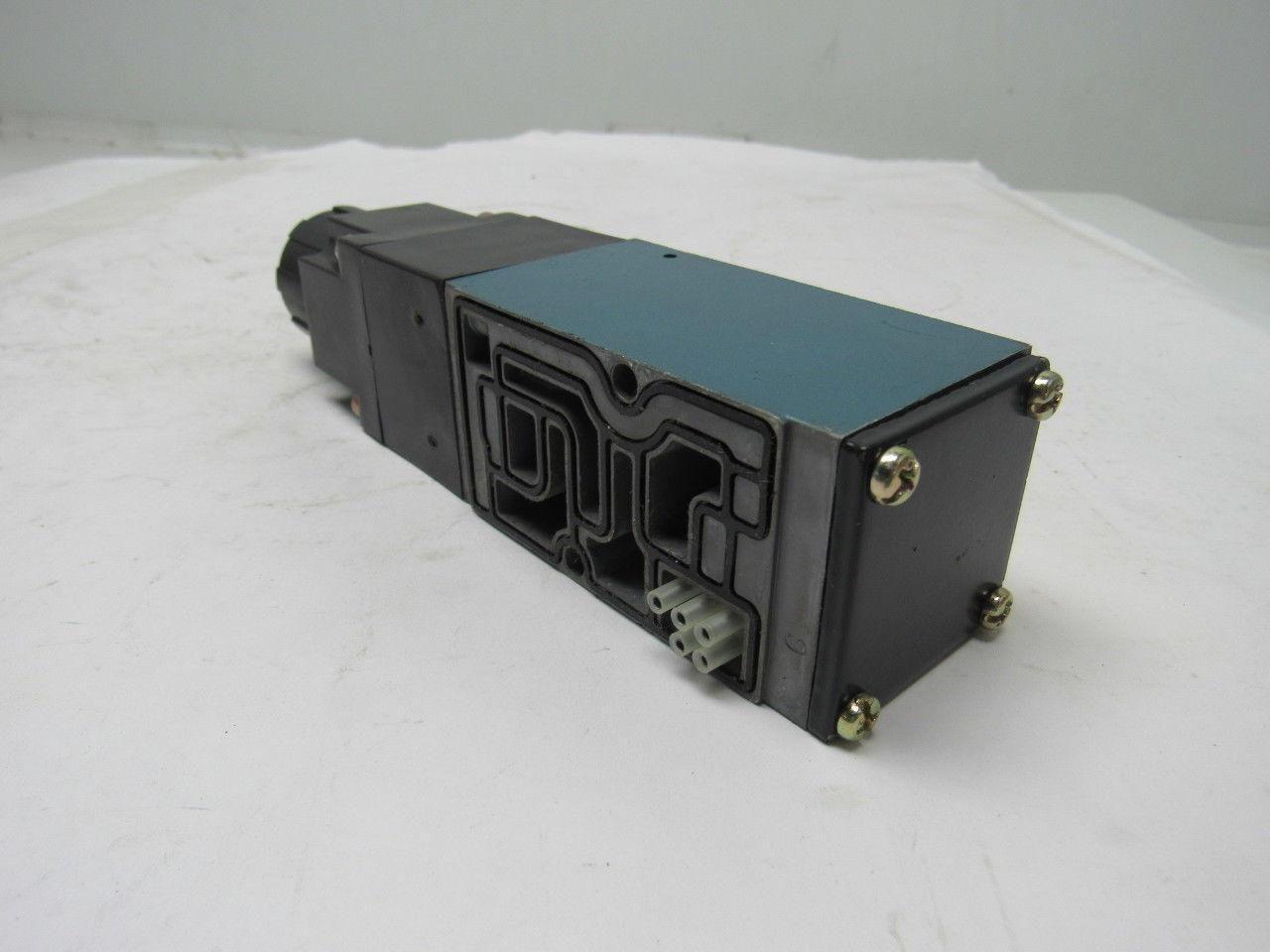 Mac PR82A-GTCA Sandwich Pressure Regulator W/Manual Adjust Locking Knob