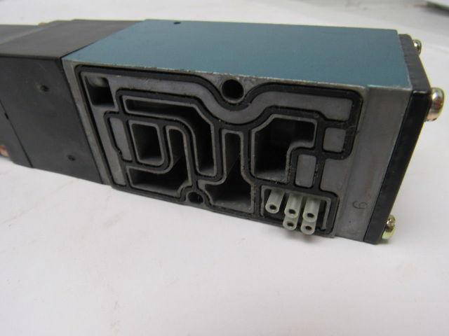 Mac PR82A-GTCA Sandwich Pressure Regulator W/Manual Adjust Locking Knob