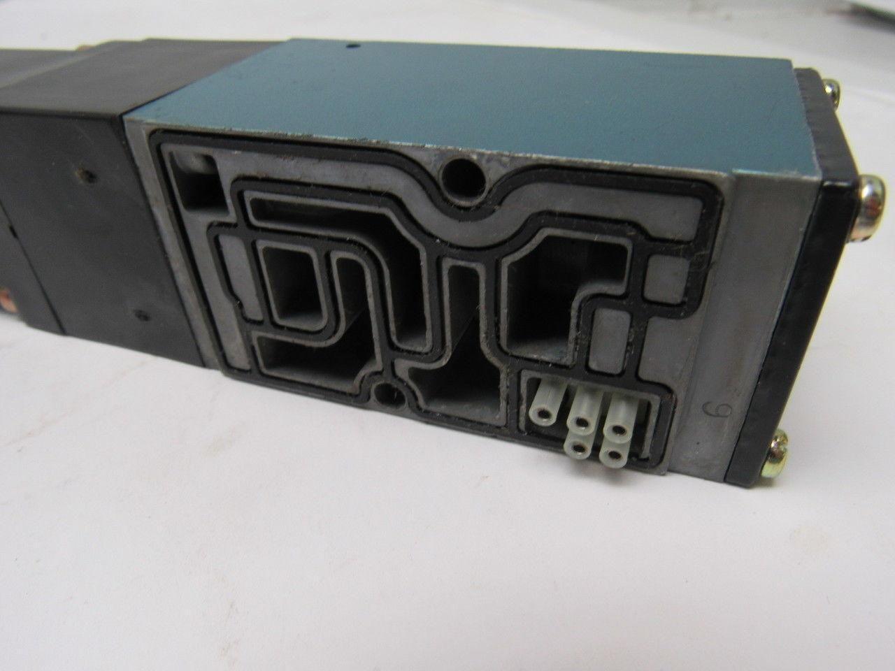 Mac PR82A-GTCA Sandwich Pressure Regulator W/Manual Adjust Locking Knob