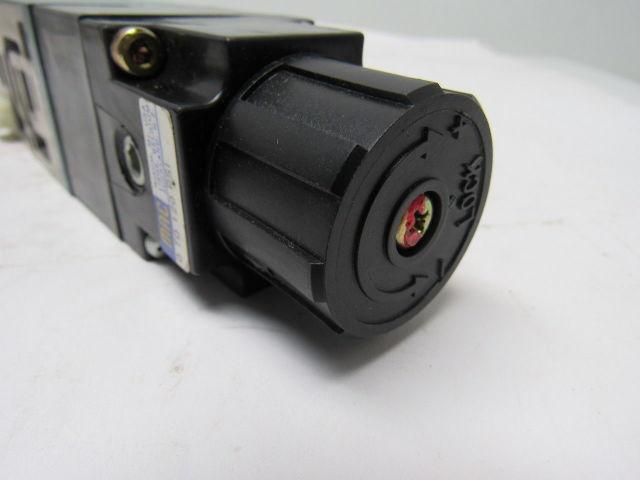 Mac PR82A-GTCA Sandwich Pressure Regulator W/Manual Adjust Locking Knob