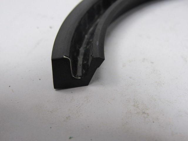 Garlock 25003-6360 Klozure Model 23 Single Lip Split Oil Seal 4" X 5" X 0.375"
