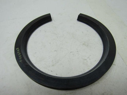 Garlock 25003-6360 Klozure Model 23 Single Lip Split Oil Seal 4" X 5" X 0.375"