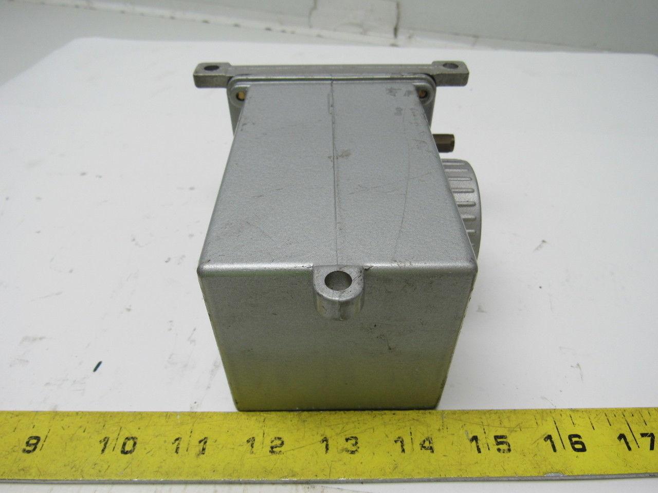 Devco Showa EA-8 HUR Manual One Shot Lubrication Pump W/Aluminum Reservoir