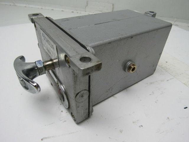 Devco Showa EA-8 HUR Manual One Shot Lubrication Pump W/Aluminum Reservoir